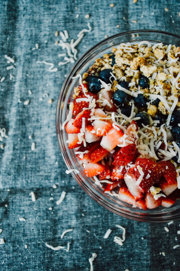 Make your own açai island bowl at home with just a few ingredients // by gabriella