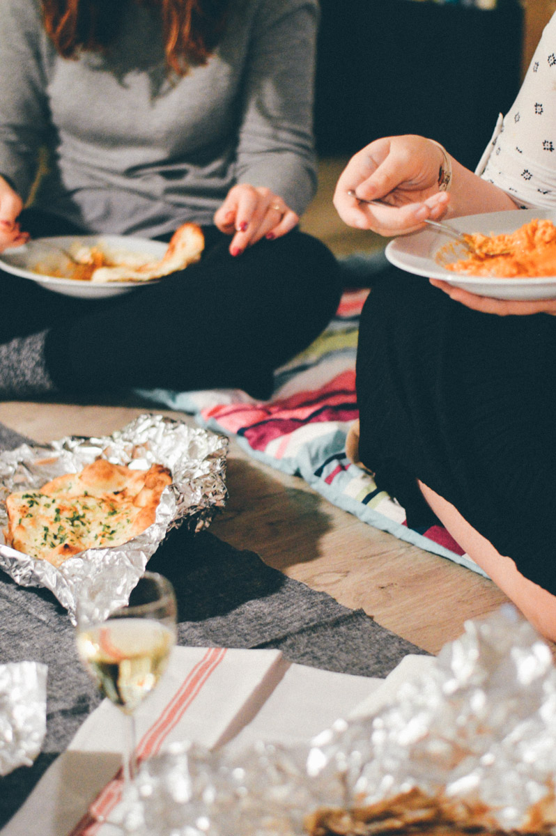 Here's how to throw the easiest dinner party yet // by gabriella
