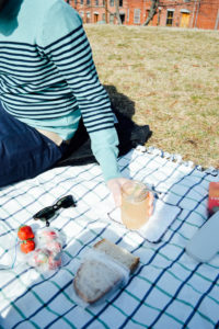 An outdoor picnic with good reads, yummy sandwiches, and a grapefruit fizz // bygabriella.co