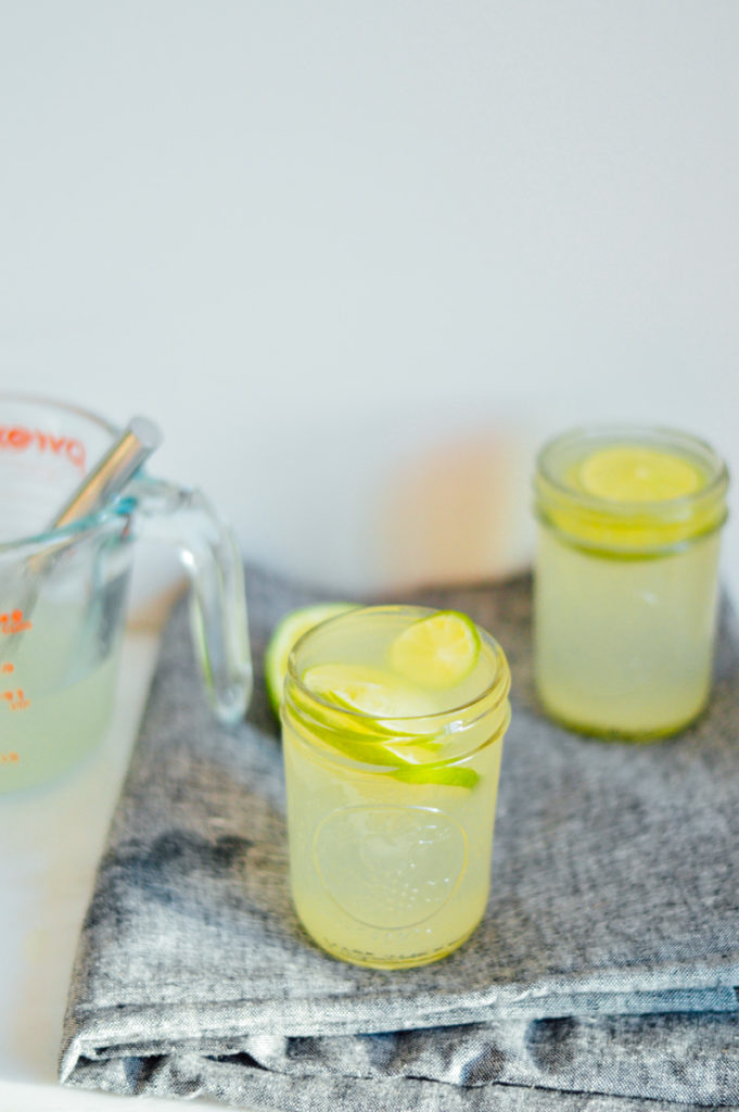 Try this easy limeade champagne cocktail this weekend / bygabriella.co