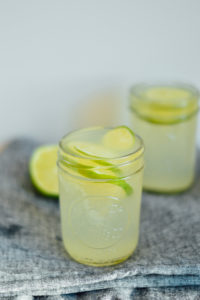 Try this easy limeade champagne cocktail this weekend / bygabriella.co