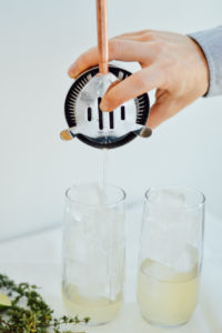 Quick and fun sparkling elderflower cocktail recipe // bygabriella.co