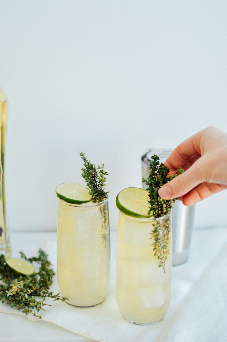 Recipe: Whip up this easy sparkling elderflower cocktail drink in just a few minutes // bygabriella.co