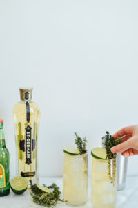 Recipe: Whip up this easy sparkling elderflower cocktail drink in just a few minutes // bygabriella.co
