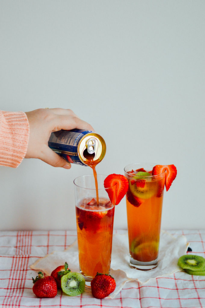 An easy strawberry kiwi champagne cocktail for your next get-together / bygabriella.co