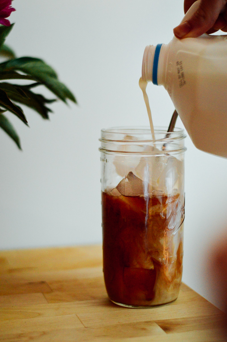 Make your own cold brew iced coffee this summer (or any other season) / bygabriella.co