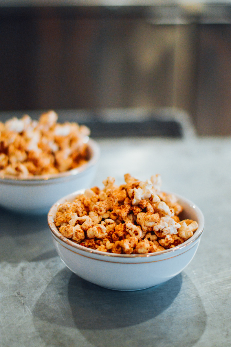 House-made popcorn at Whitehall and 5 easy summer travel tips for your next getaway / bygabriella.co