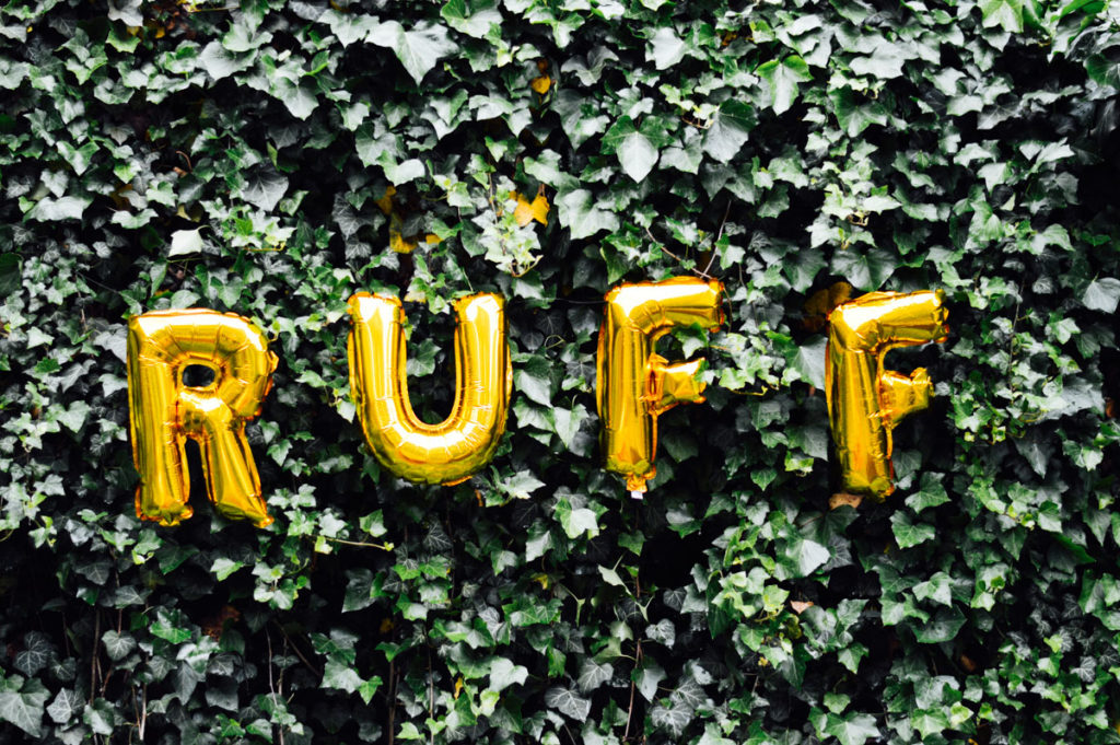 RUFF - gold balloon letters are the only way to go for decorating your puppy party / bygabriella.co