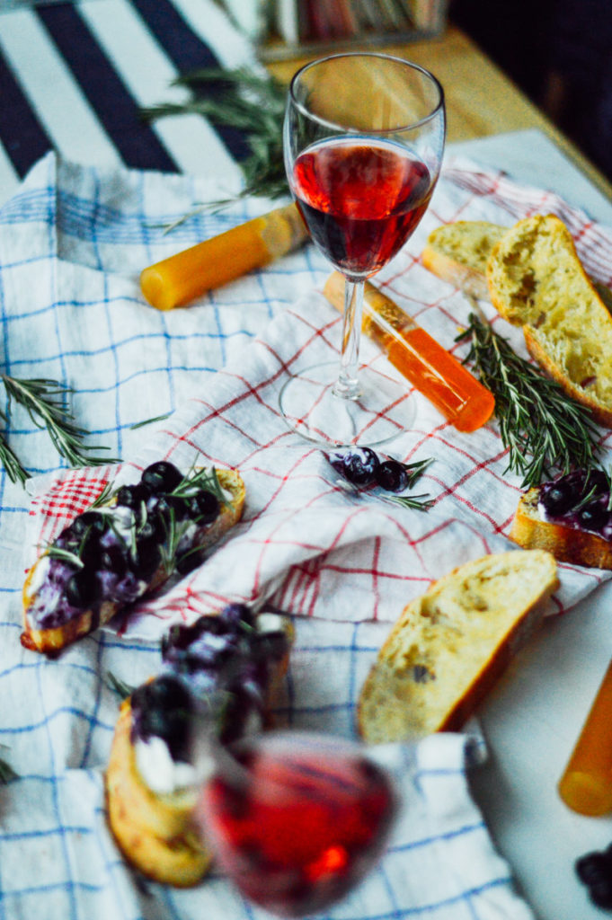 A deliciously easy Fourth of July Crostini recipe with roasted blueberries, whipped ricotta, honey, and rosemary / bygabriella.co @gabivalladares