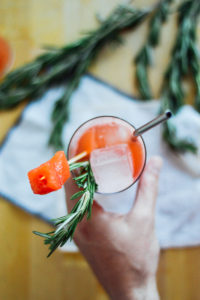 Made you a sweet, refreshing, and fruity cocktail! This week, it's the Watermelon Sandia Smash / bygabriella.co @gabivalladares