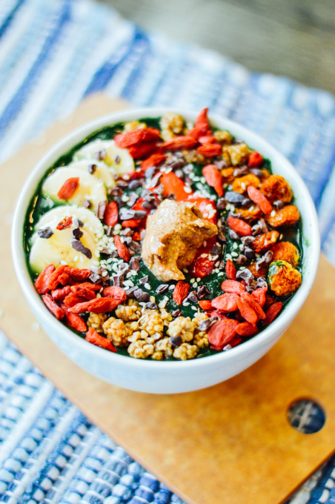 When your detox smoothie bowl looks this good, clean eating is easy / bygabriella.co
