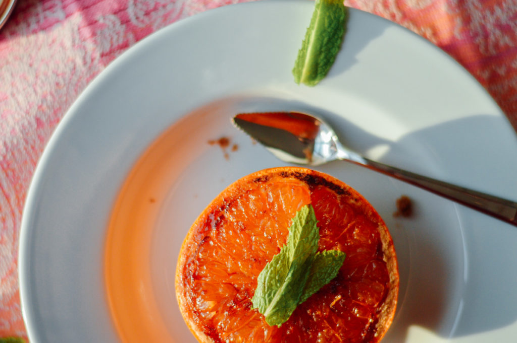 An easy broiled grapefruit summer snack. Whip it up in just 10 minutes! / bygabriella.co