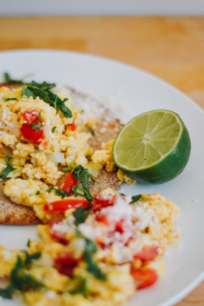 10 minute breakfast tacos for your next weekend brunch / bygabriella.co @gabivalladares