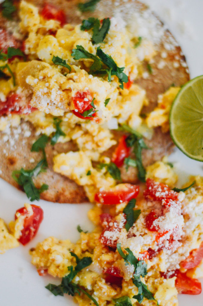 10 minute breakfast tacos for your next weekend brunch / bygabriella.co @gabivalladares