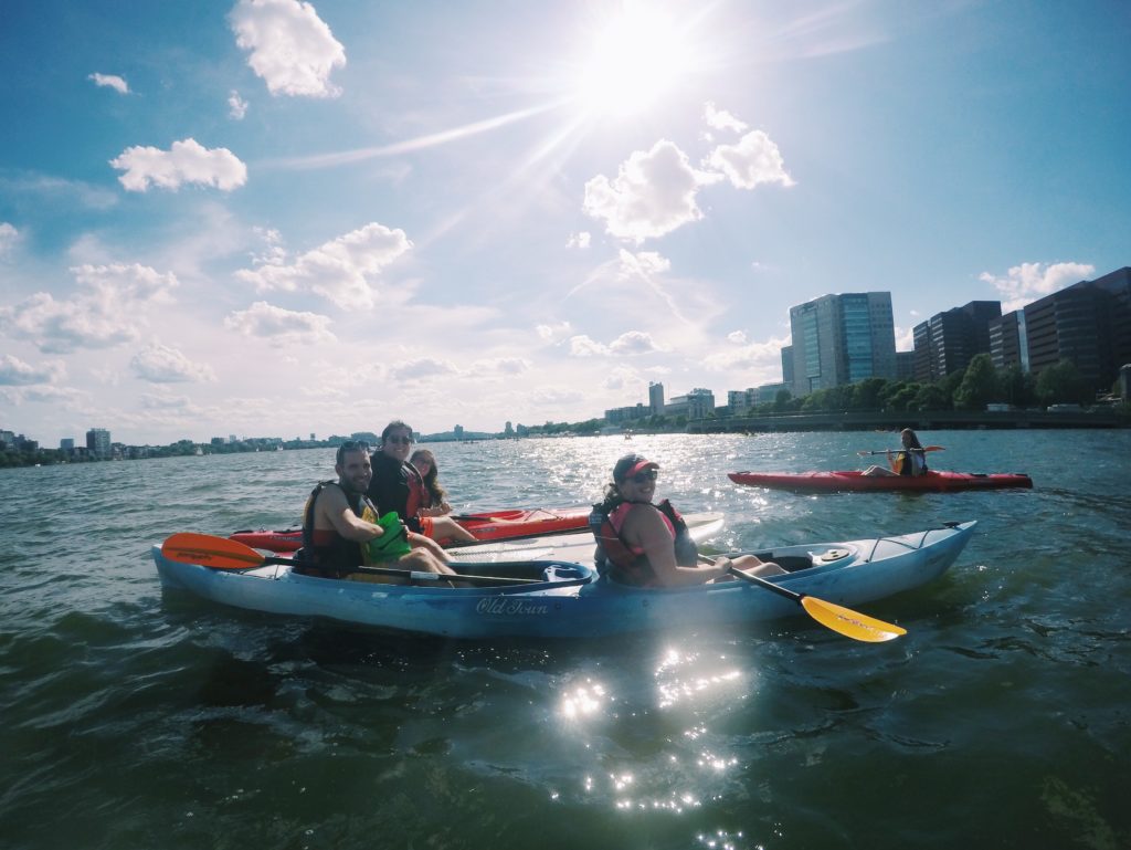 3 helpful tips for your first time kayaking in Boston / bygabriella.co @gabivalladares