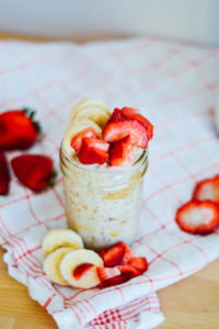 The easiest peanut butter overnights recipe yet. All you need is five minutes and a few ingredients and you'll be good to go come morning! / bygabriella.co @gabivalladares