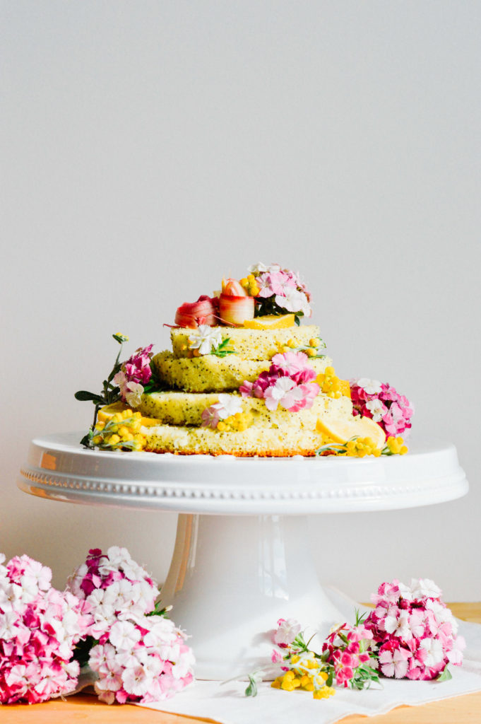 The most beautiful Floral Lemon Poppyseed Cake yet. Even better - you can make it with cake mix! Just add the poppyseed and decorations / bygabriella.co