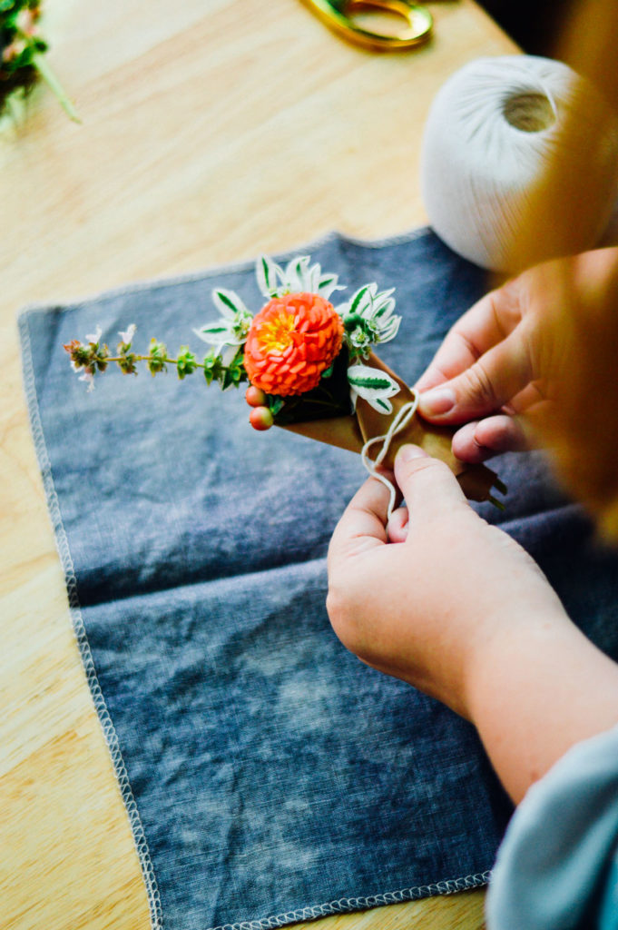 DIY: Make your own mini floral bouquets for a mini brunch party | bygabriella.co