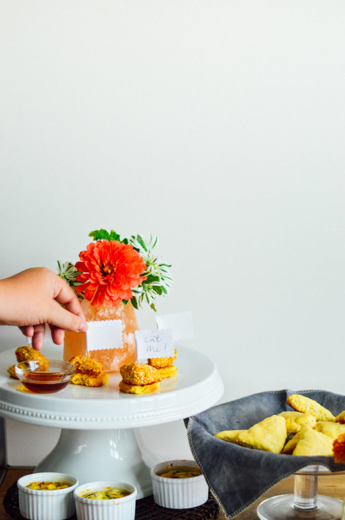 An adorable DIY mini floral arrangement for your mini brunch party | bygabriella.co
