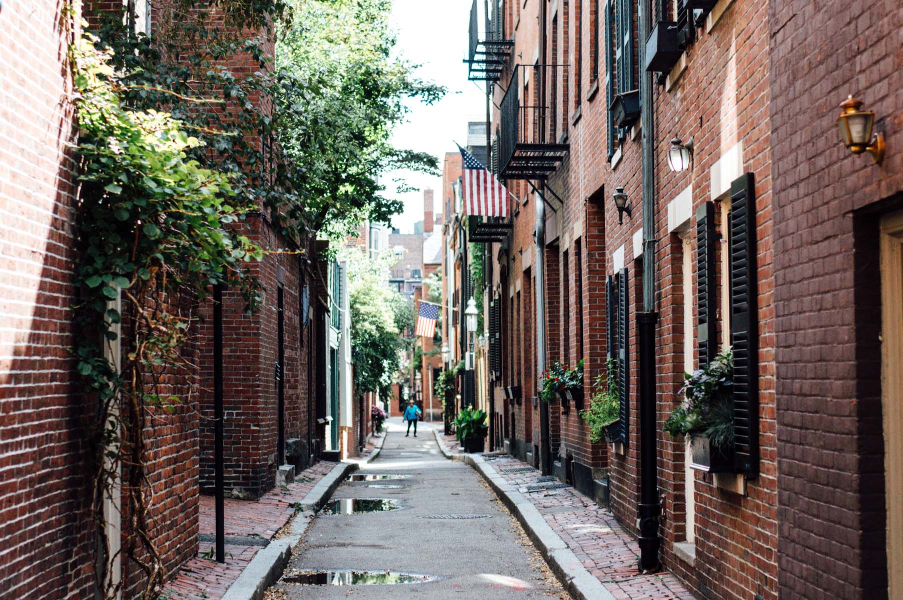 Welcome fall in Boston with a fall hometown hunt: Including a visit to the historic, beautiful Beacon Hill | bygabriella.co