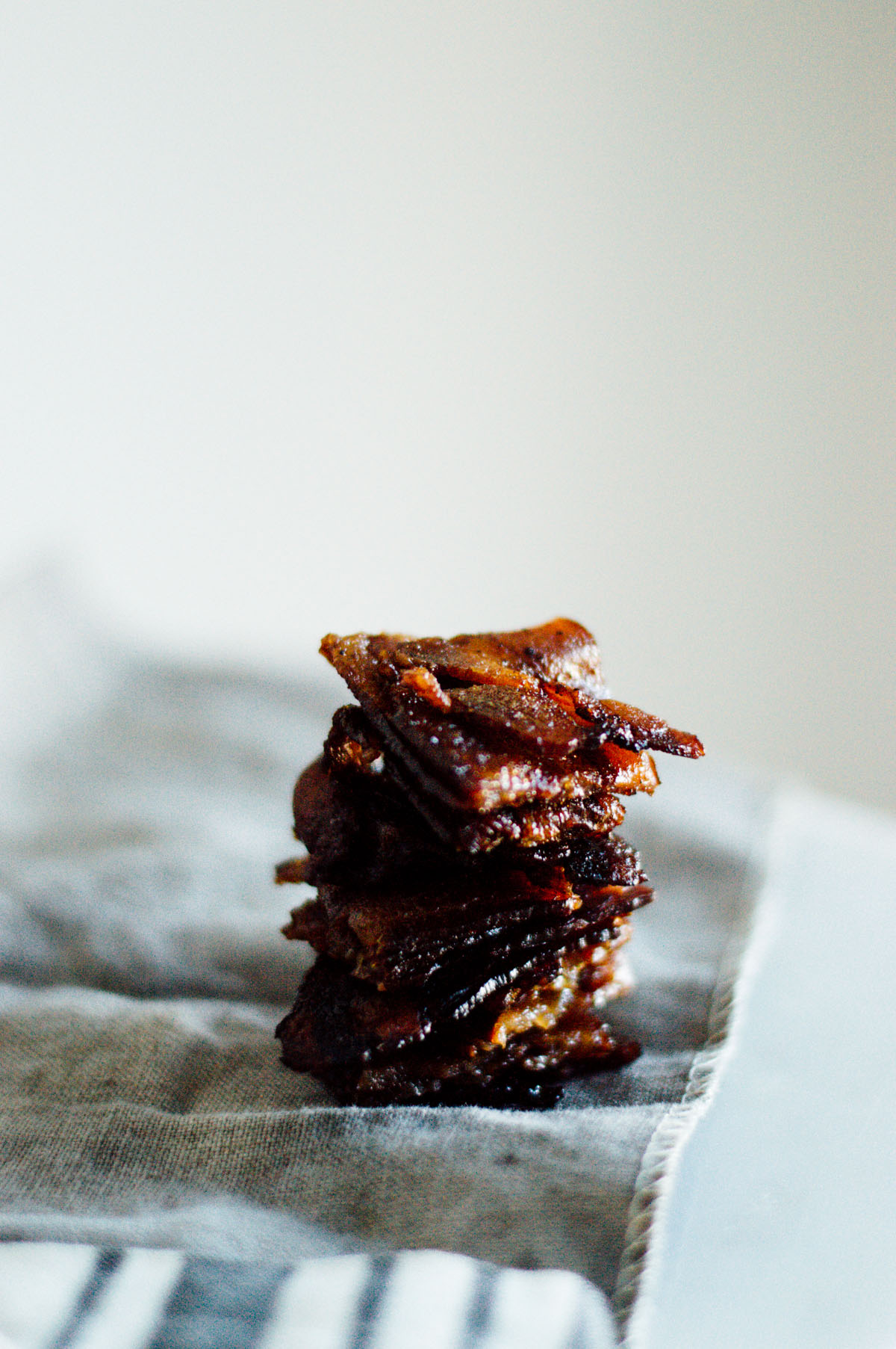 Candied bacon, yes please! Here's a fall cocktail recipe to use your bacon in - the Maple Bourbon Apple Cider | bygabriella.co