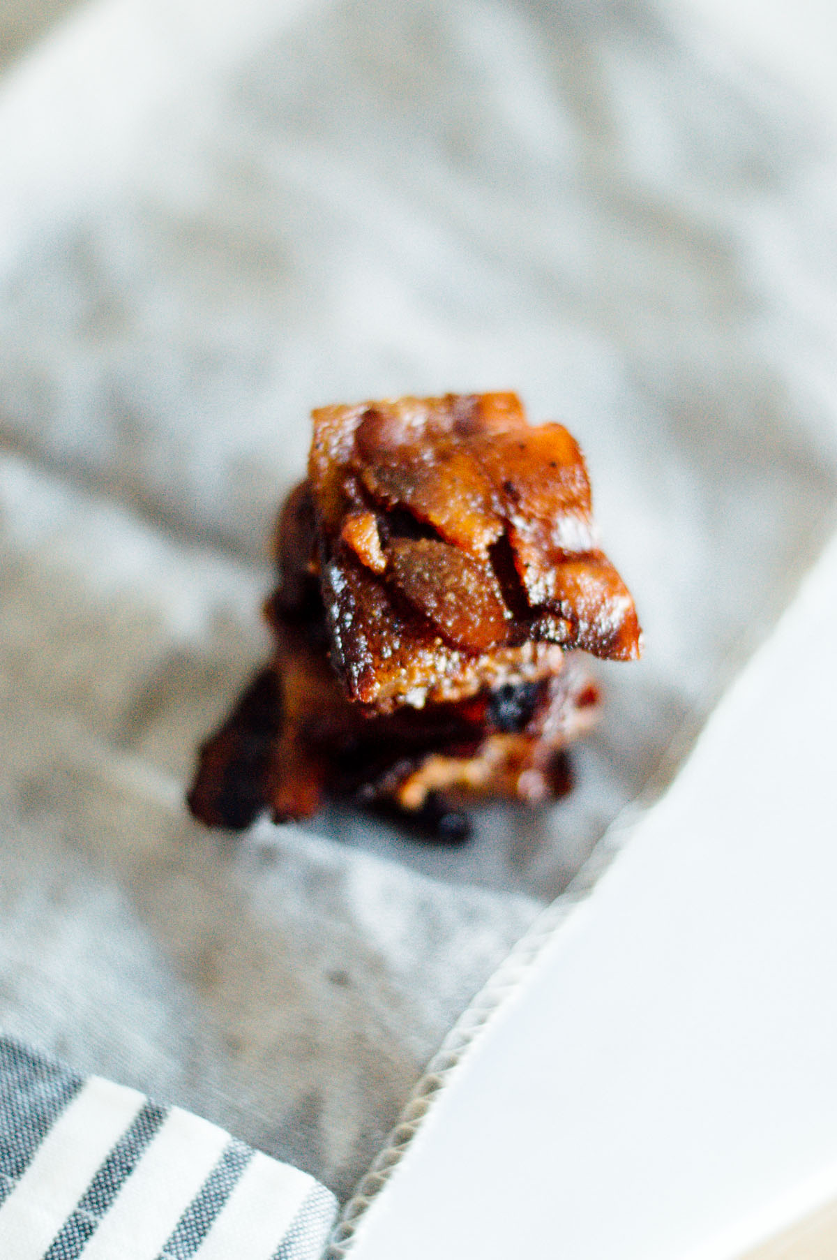 Candied bacon, yes please! Here's a fall cocktail recipe to use your bacon in - the Maple Bourbon Apple Cider | bygabriella.co