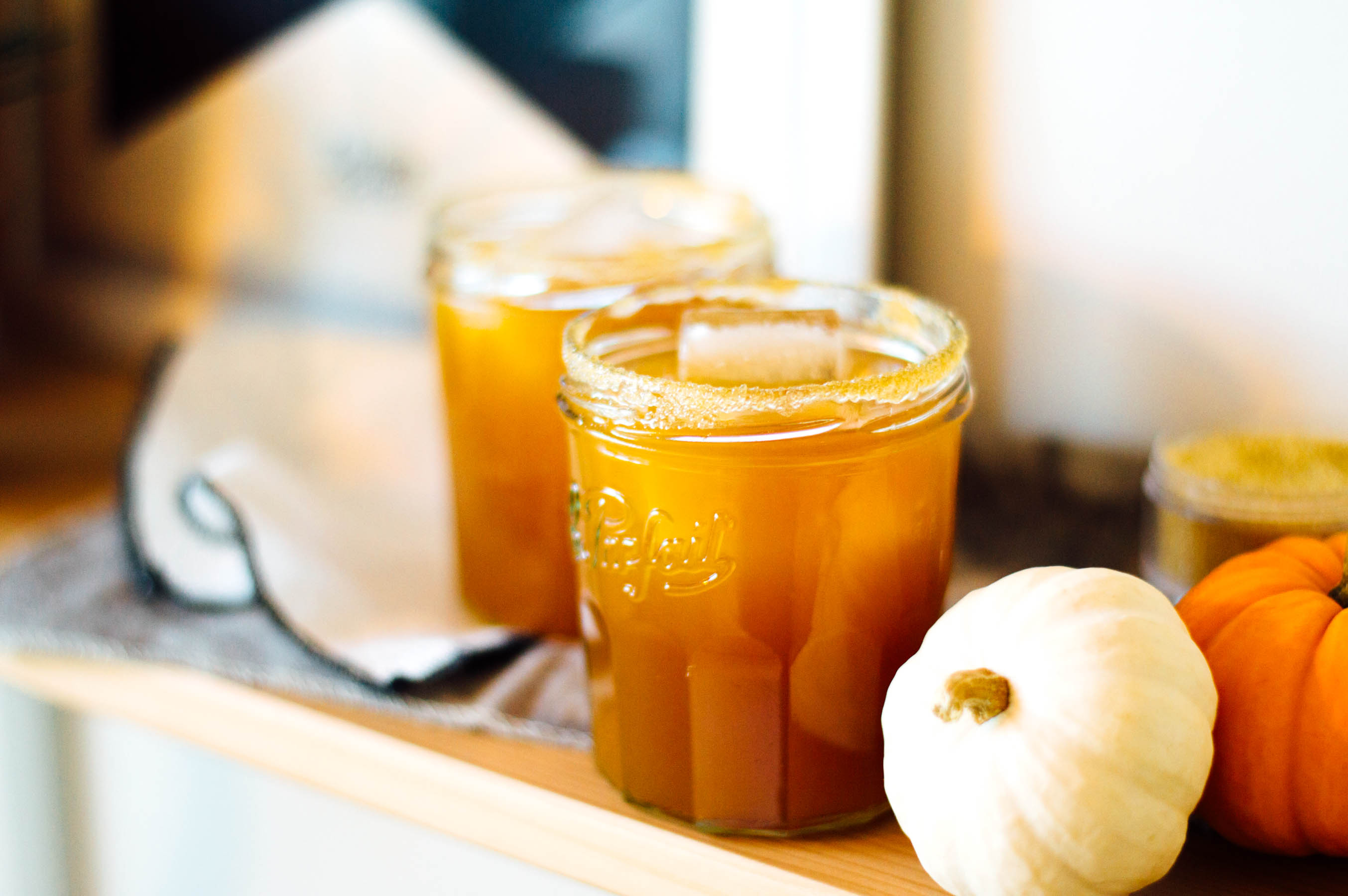 Into fall cocktails? Try this Spiked Pumpkin Spice Apple Cider for National Pumpkin Day! | bygabriella.co