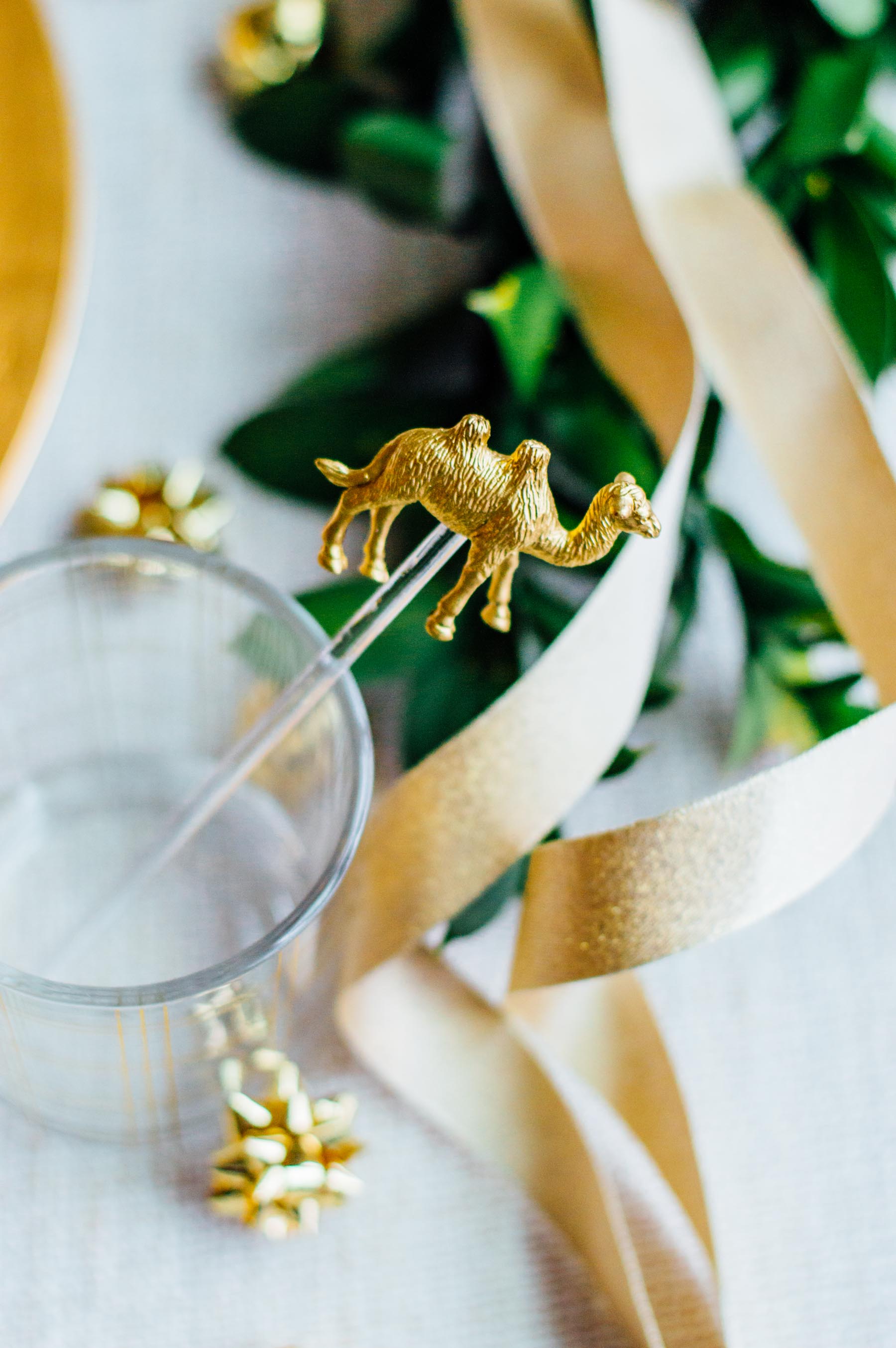 A golden animal stirrer: A perfect fit for this fun & easy holiday place card DIY project | bygabriella.co