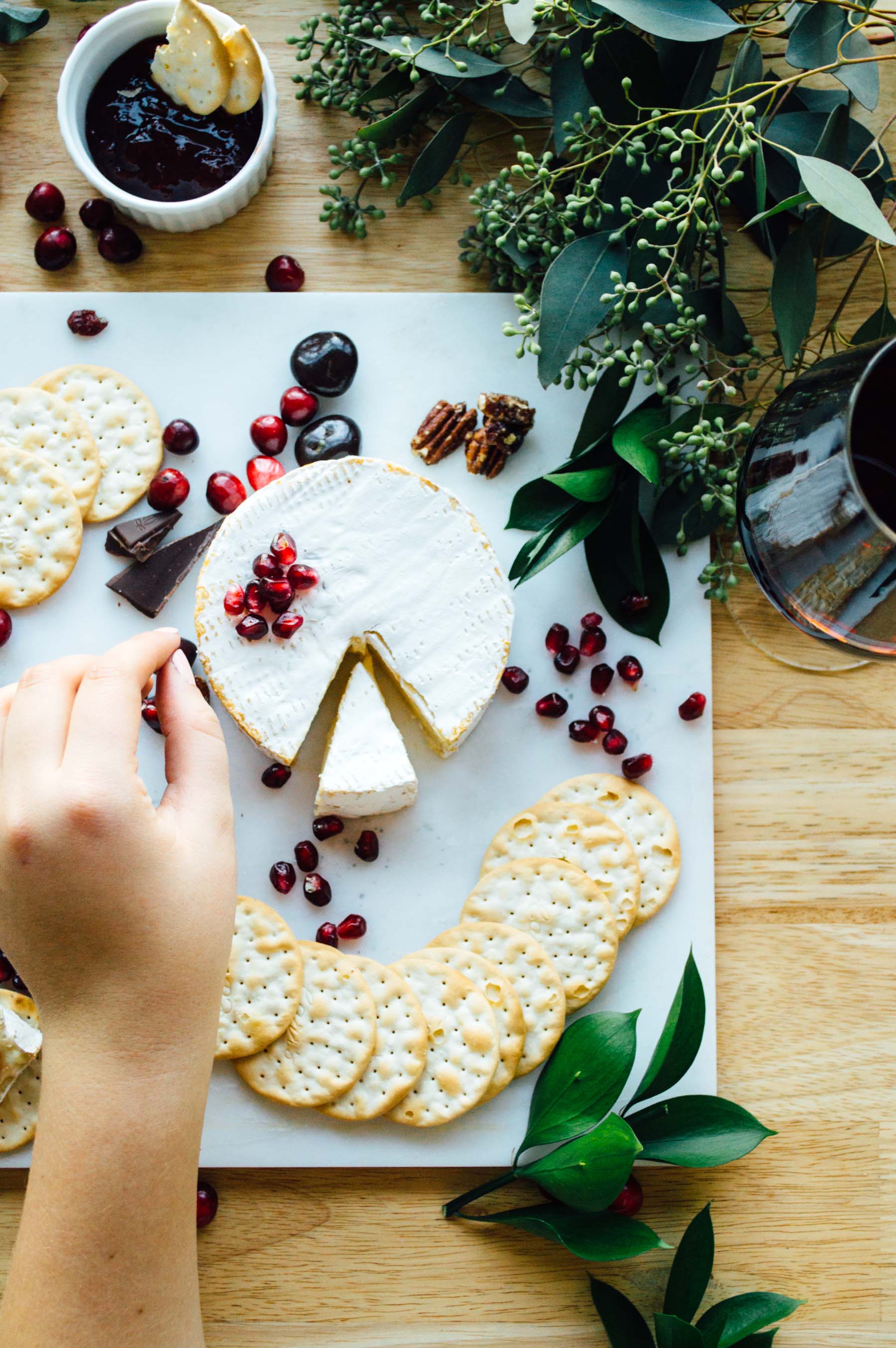 Holiday party prep in under 1 hour, yes, you heard me right - it's possible! Click through to find out how you can prep for your holiday party in just one hour, too. | bygabriella.co