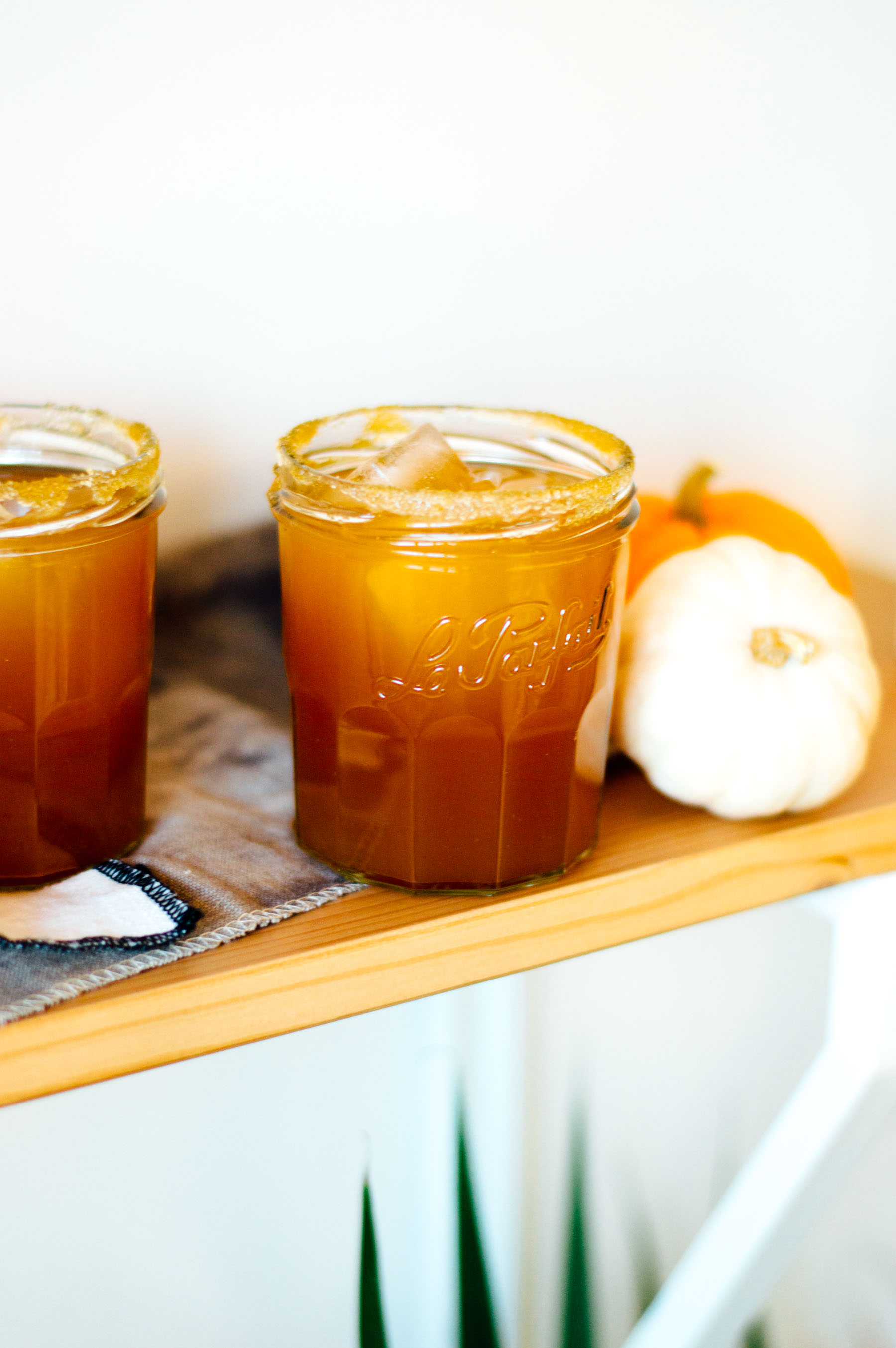 12 Fall cocktails to try right now (before winter gets here!) including this Spiked Pumpkin Spice Apple Cider by Gabriella Valladares | bygabriella.co