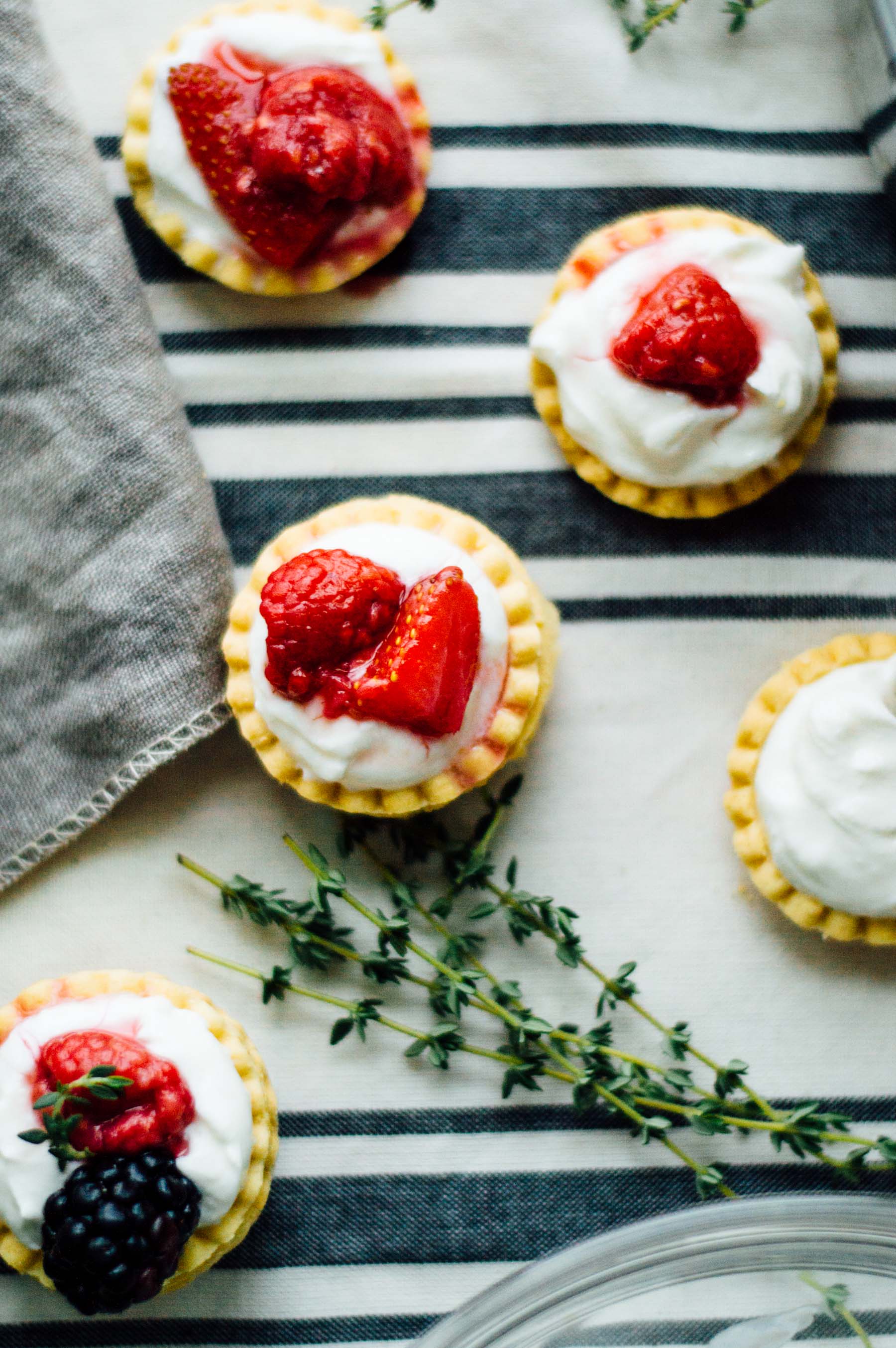 Honey-Whipped Ricotta & Berry Tarts recipe (super easy!) and 2 other last-minute Thanksgiving appetizer recipes | bygabriella.co