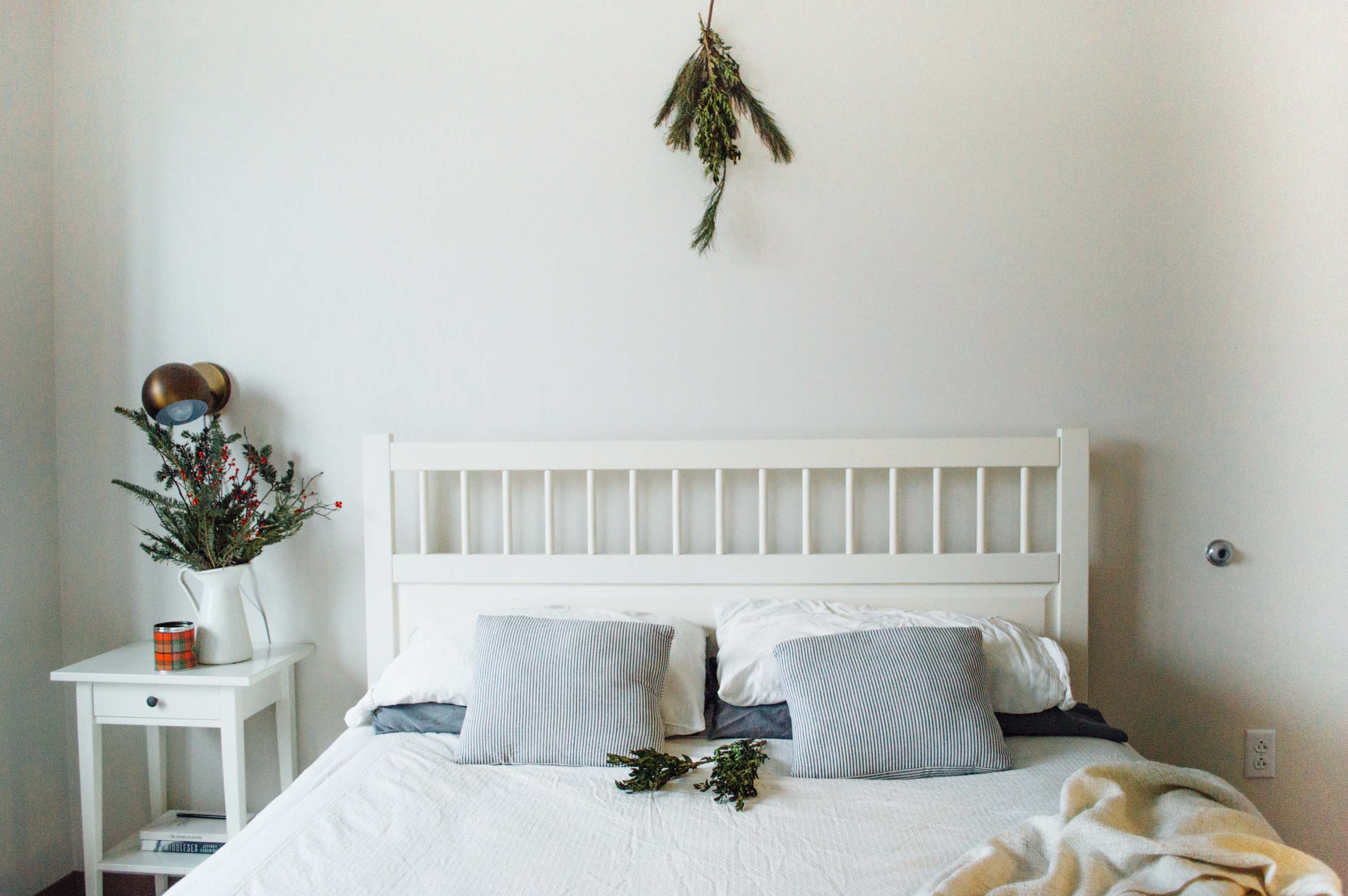 Quick and easy tips on hosting holiday houseguests this season | bygabriella.co