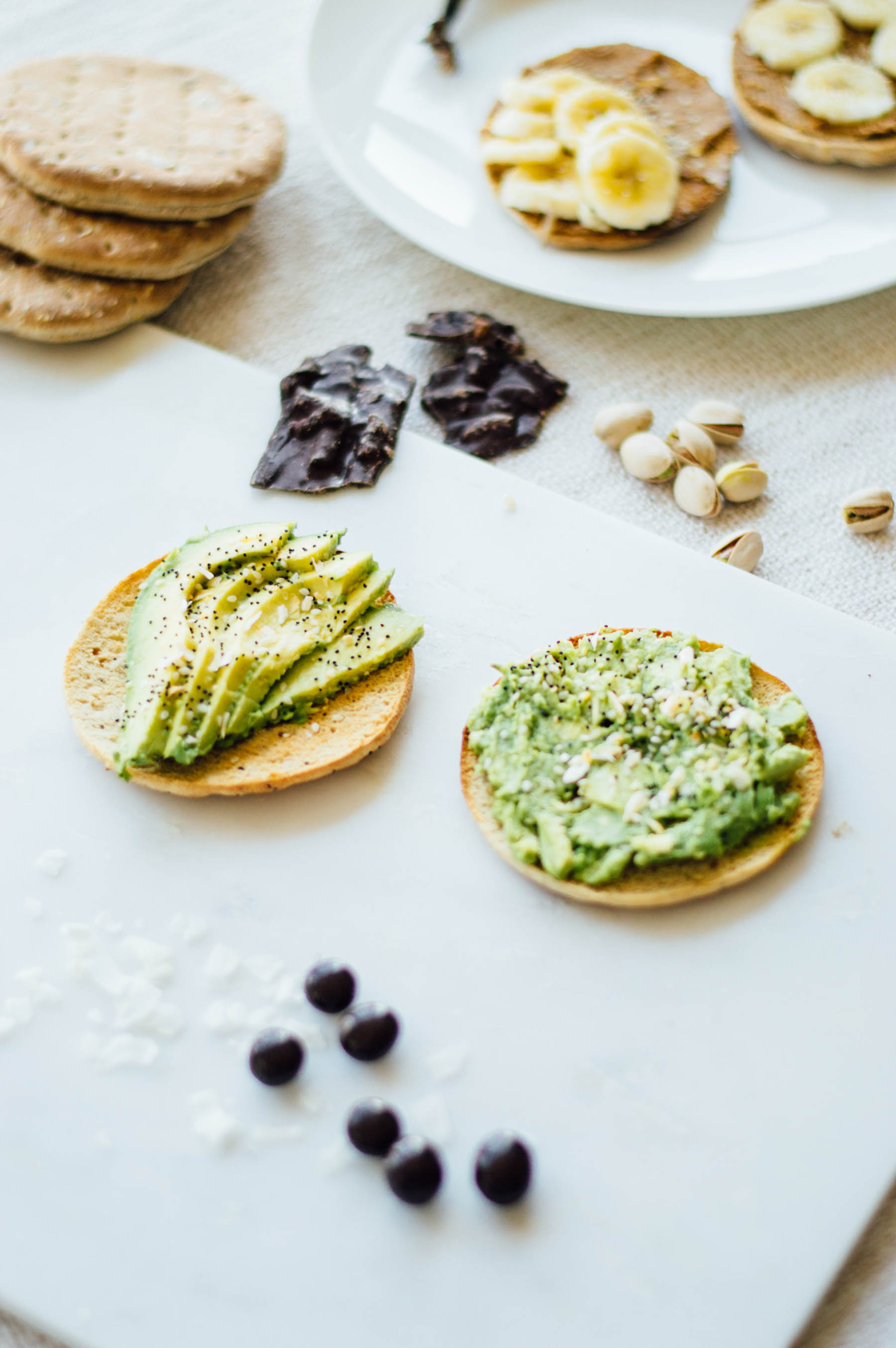 Healthy snack tips for the 2017 gal on the go - think avocado everything on a sandwich thin. So much yum! | bygabriella.co