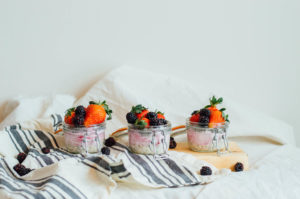 Easy 3 layer breakfast jar recipe with chia seeds, greek yogurt, and more! | bygabriella.co