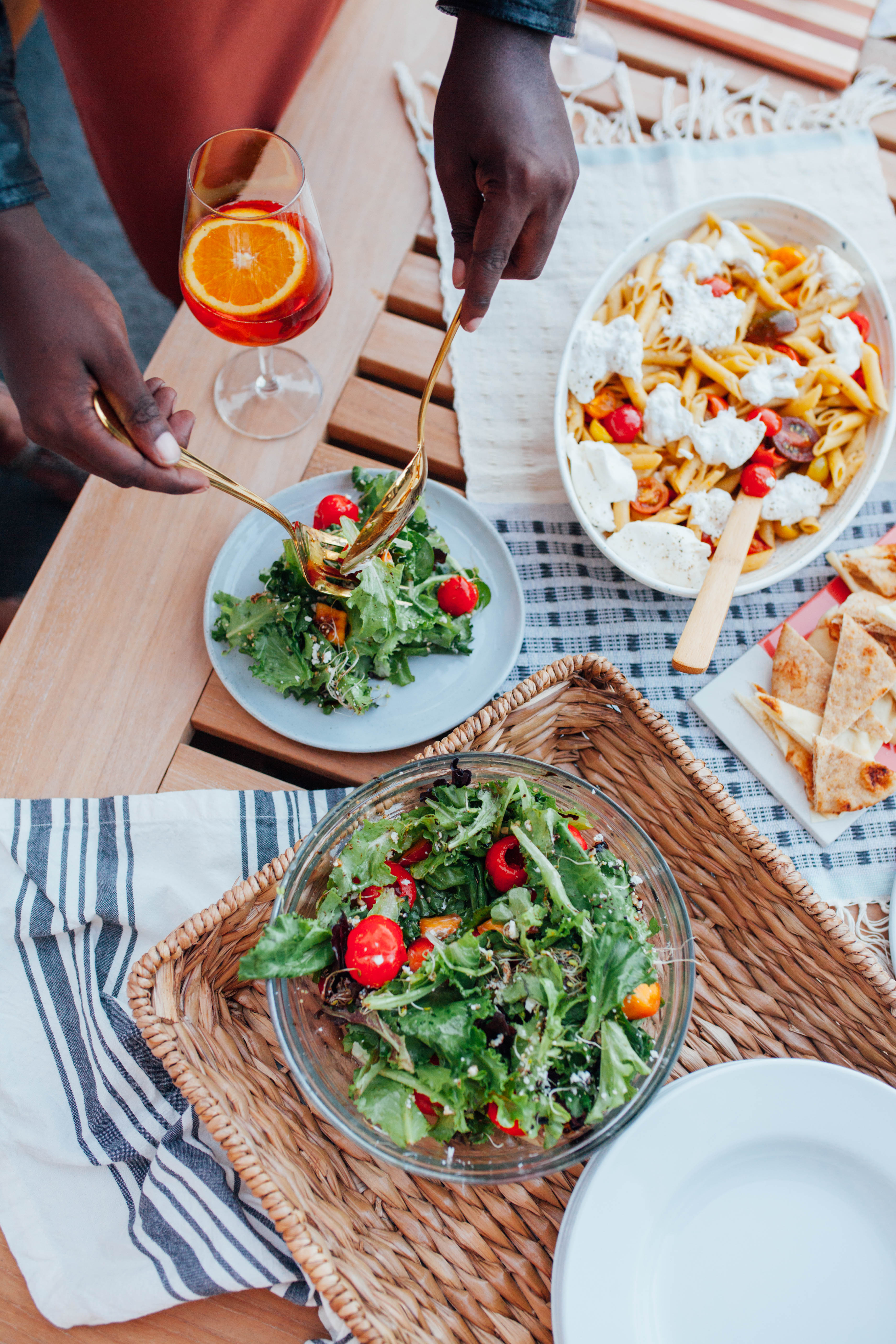 A deliciously easy peachy summer salad paired with a Chambord cocktail for your al fresco dinner for the gals | bygabriella.co