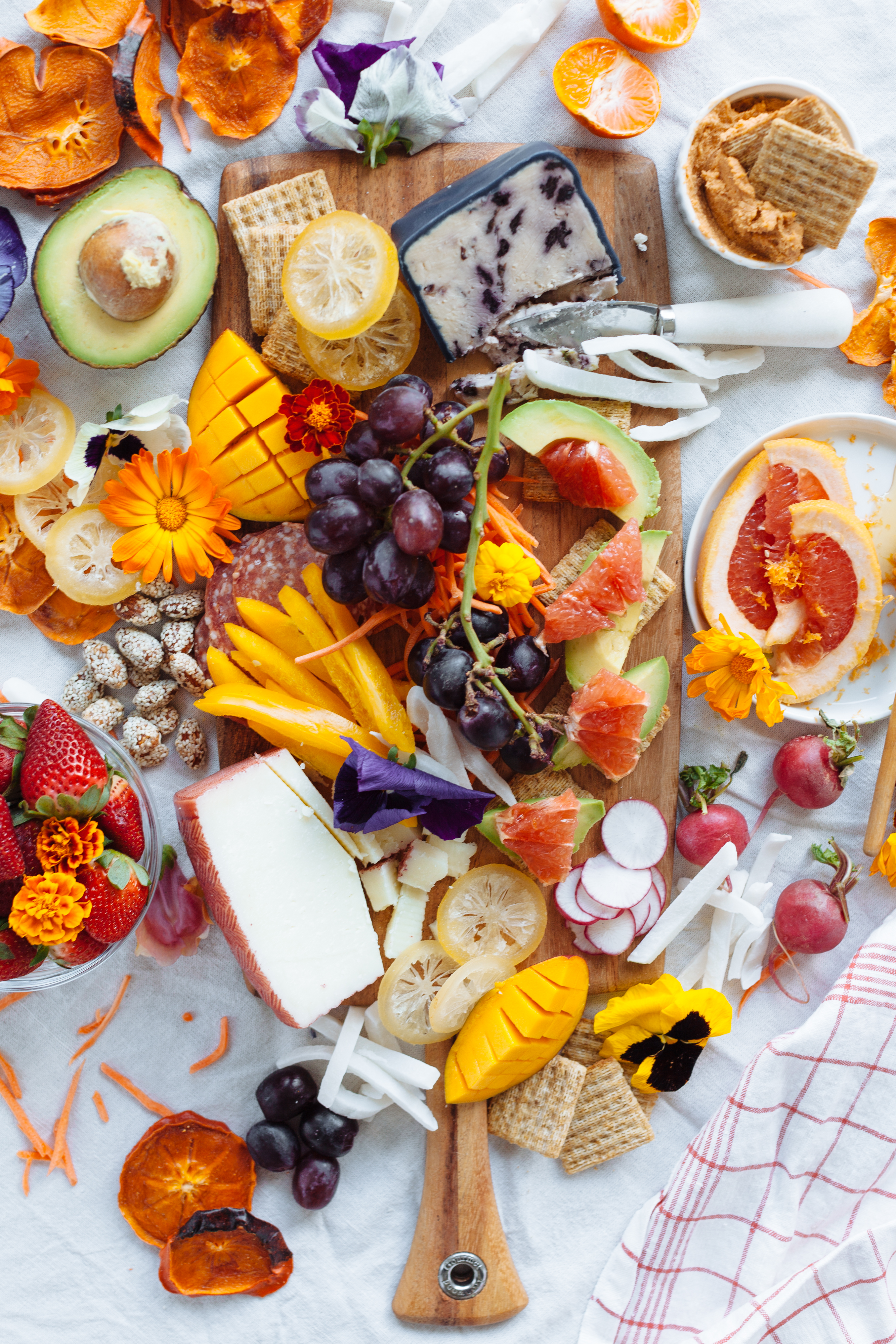 Build your own spring charcuterie board with these easy tips and tricks | bygabriella.co