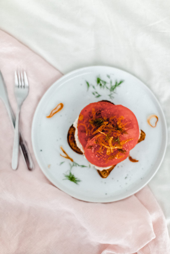 Open-faced tomato sandwich recipe that has a major YUM factor | bygabriella.co @gabivalladares