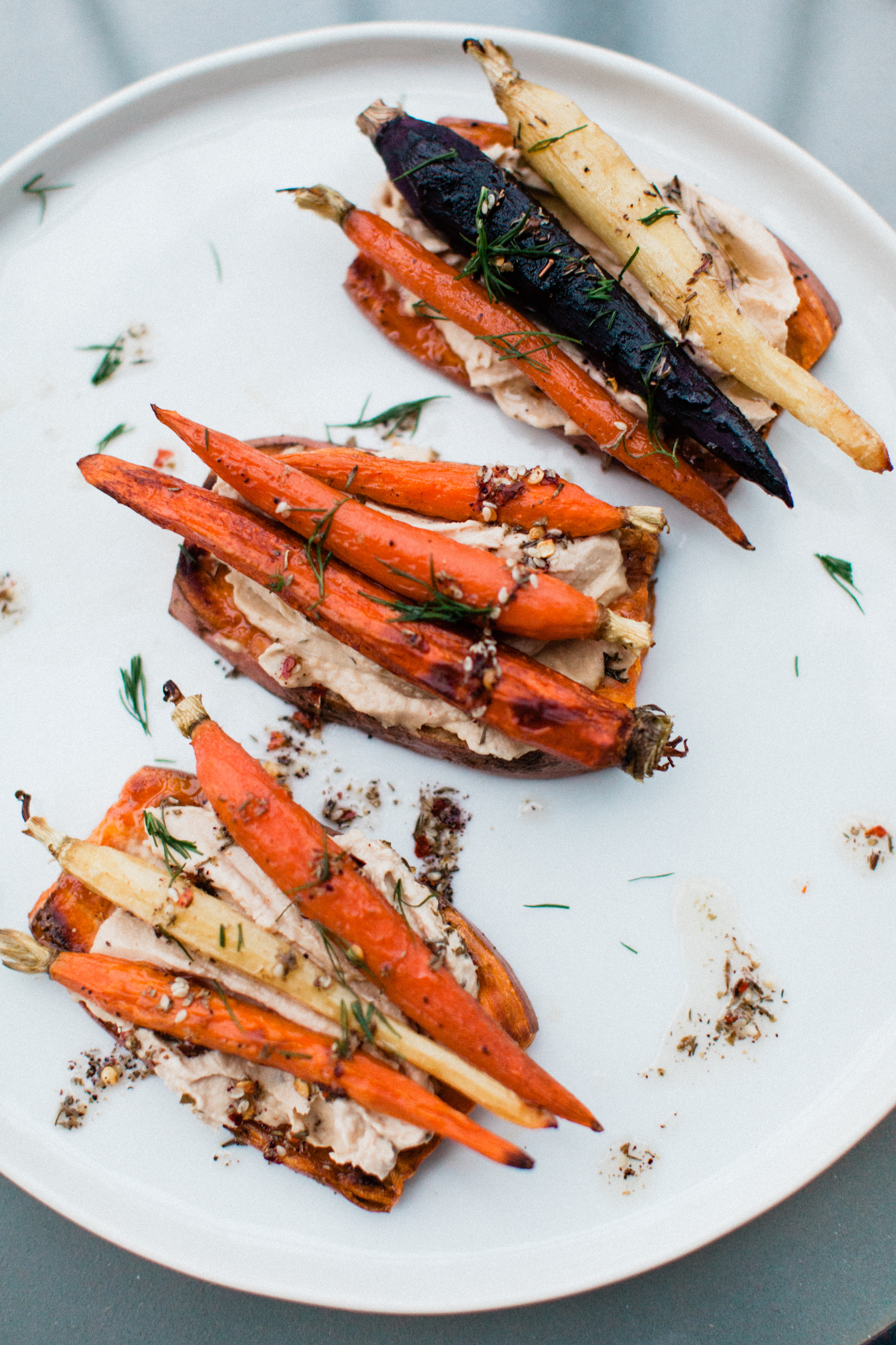 Roasted carrots and hummus on sweet potato crostinis | bygabriella.co @gabivalladares