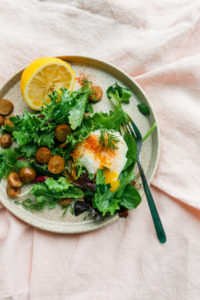 A breakfast salad that's actually delicious - and unbelievably easy to whip up in the morning | bygabriella.co @gabivalladares