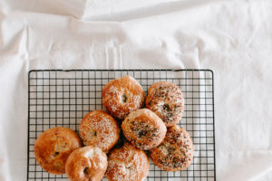 Homemade bagel recipe - SO worth the effort! | bygabriella.co @gabivalladares