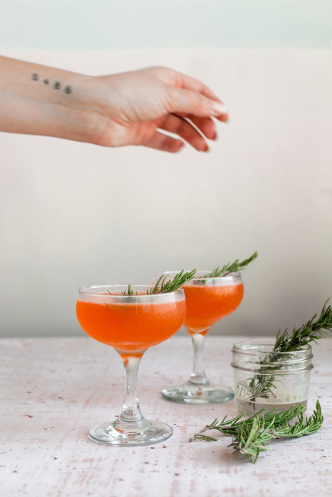 Aperol Cocktail recipe with smoky mezcal and honey simple. A delicious drink for end of summer and start of fall. You've got to love an easy 4 ingredient cocktail! | bygabriella.co @gabivalladares