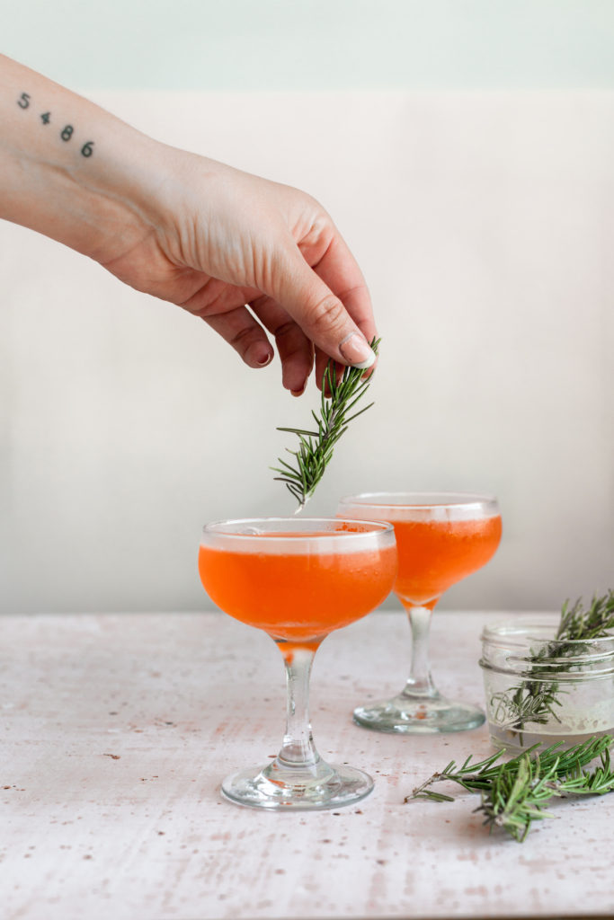 Aperol Cocktail recipe with smoky mezcal and honey simple. A delicious drink for end of summer and start of fall. You've got to love an easy 4 ingredient cocktail! | bygabriella.co @gabivalladares