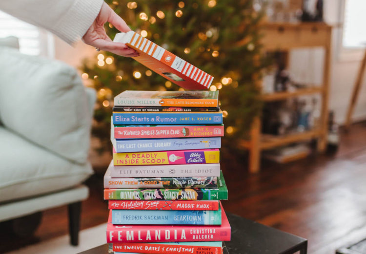 A bookish gift guide for the Gilmore Girls-loving bookworm in your life | bygabriella.co